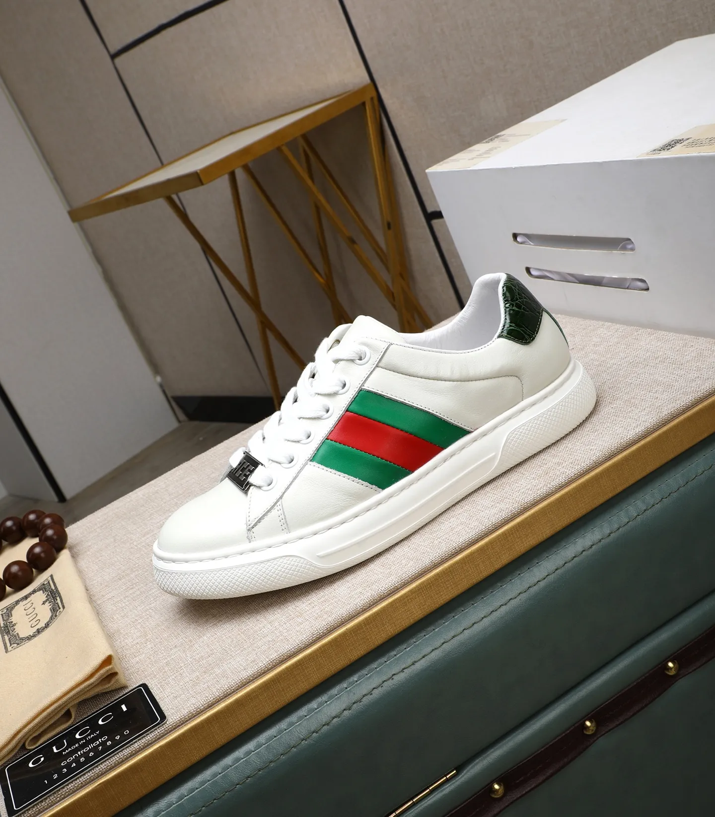 Men's clothing and shoes 💰500 (Gucci) The latest 🎁🎁 casual and fashionable men's shoes 👟 from the official website, hot style 💥 style is simple and elegant, exclusive for trendy men. Unique official website latest brand double G elements 👑 original Gucci decoration, fashionable and generous, original material original calfskin, ✅ fully imported first-layer pigskin lining, official website designated wear-resistant, lightweight original rubber casual outsole, counter classic model taken in kind, 38-44 black and white optional